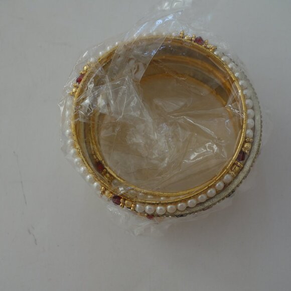 Beautiful Colorful Bangle set of 4 Bangles and 2 Broader Bangles Diameter 2.25" - Picture 9 of 14